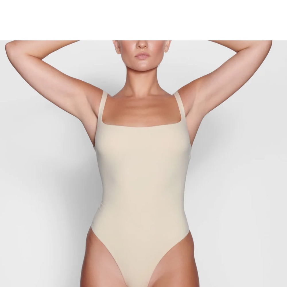 SKIMS  Fits Everybody Square Neck Bodysuit